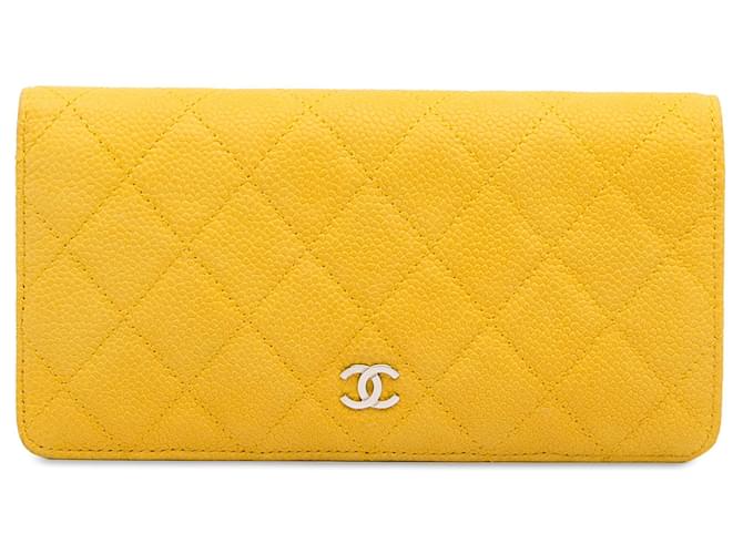 Portafoglio lungo caviale trapuntato Chanel CC giallo Pelle  ref.1389011