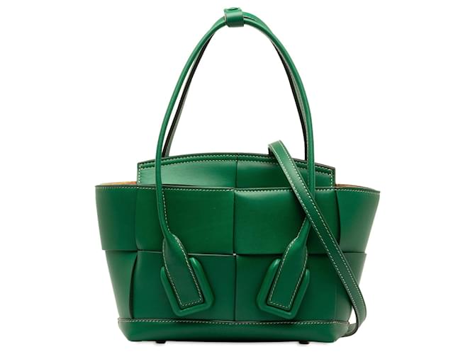 Bolso satchel Bottega Veneta Maxi Intrecciato Mini Arco verde Cuero  ref.1389037