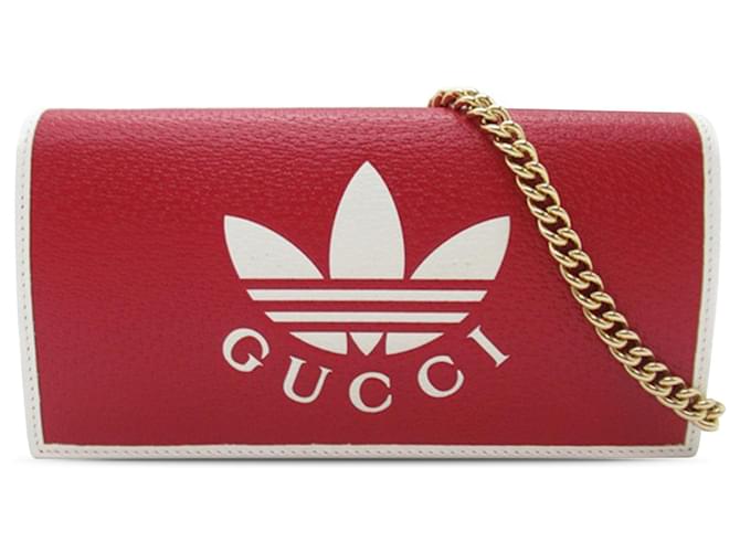 Portefeuille en cuir rouge Gucci Adidas sur sac à bandoulière chaîne  ref.1389239