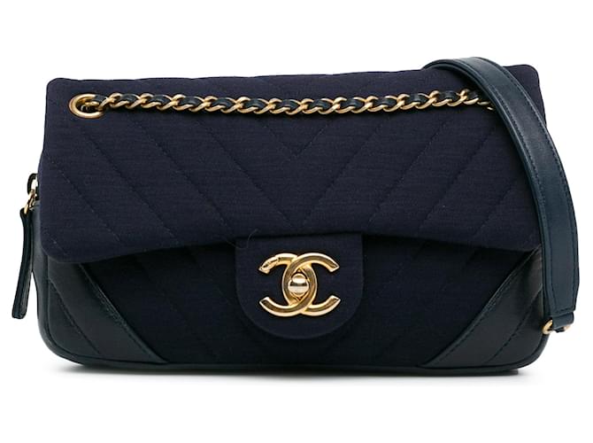 Borsa a tracolla con patta in jersey blu Chanel CC Chevron Pelle  ref.1389294