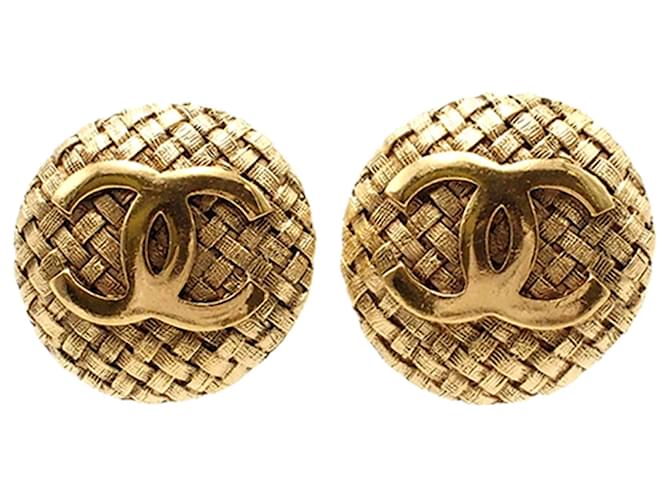 Clipe Chanel CC dourado em brincos Banhado a ouro  ref.1389495