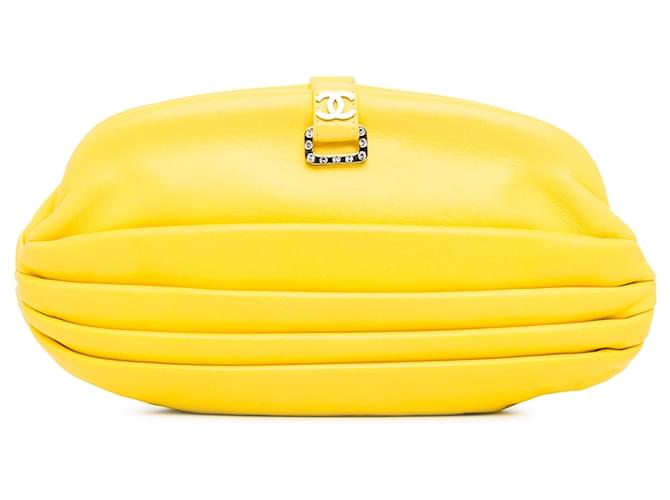 Bolsa Chanel Oval Amarela Bolsa Crossbody com Corrente Amarelo Couro  ref.1389538