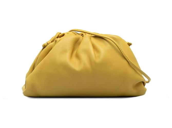 Borsa a tracolla The Mini Pouch gialla di Bottega Veneta Giallo Pelle  ref.1389599