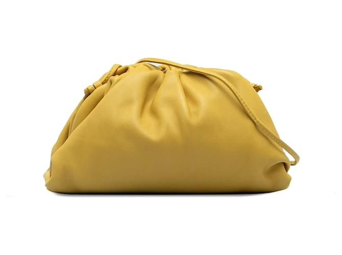 Sac à bandoulière jaune Bottega Veneta The Mini Pouch Cuir  ref.1389599