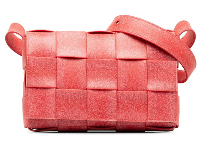 Rote Umhängetasche „Maxi Intrecciato Cassette“ aus Gummi von Bottega Veneta Kunststoff  ref.1389623