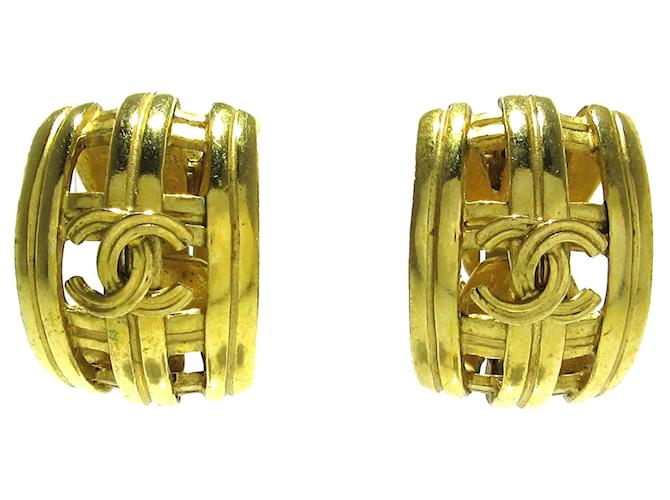 Clipe Chanel CC dourado em brincos Banhado a ouro  ref.1389895