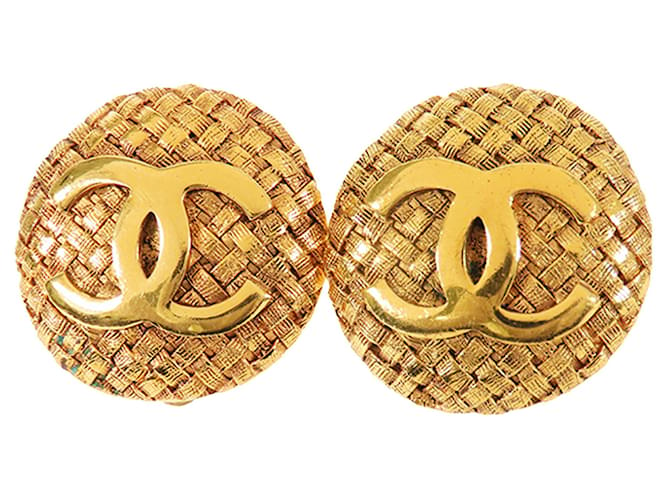 Pendientes de clip Chanel CC dorados Chapado en oro  ref.1390154