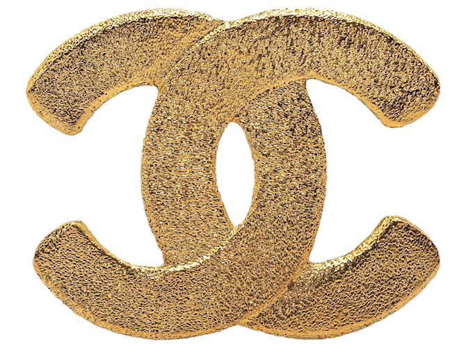Gold Chanel CC Gold Plated Brooch Golden Metal  ref.1390171