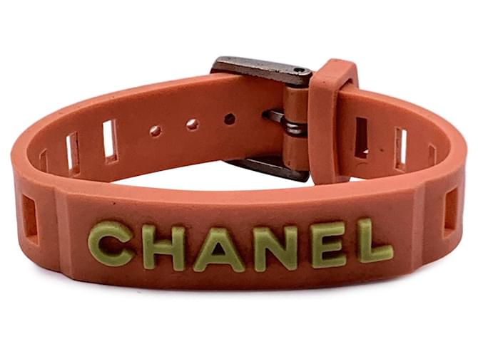 Chanel Vintage-Gürtelarmband mit Logo aus Gummi in Orange und Grün Kunststoff  ref.1390288