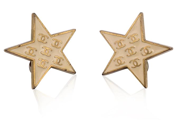 Chanel Clipe de logotipo CC de estrelas de metal dourado vintage em brincos Bege  ref.1390289