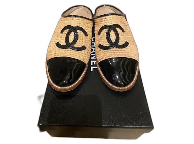 Cambon Chanel Rattan mules Beige Wicker  ref.1390910