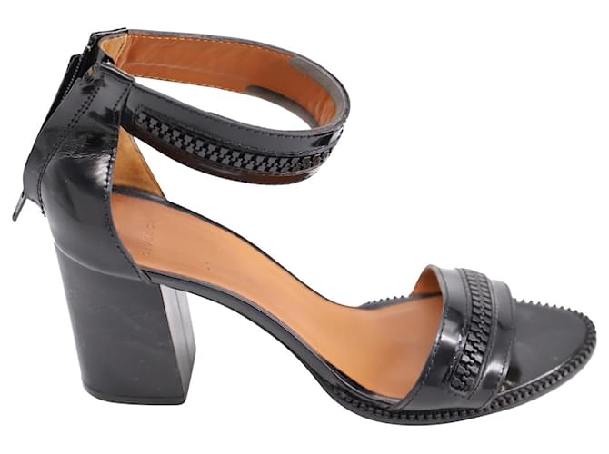 Sandalias de tacón cuadrado con tira al tobillo de Givenchy en charol negro Cuero  ref.1391106