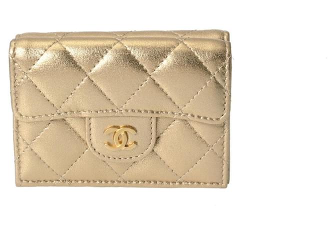 Chanel Matelassé Dorado Cuero  ref.1391802