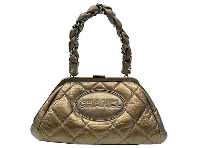 Chanel Matelassé Golden Leather  ref.1391804