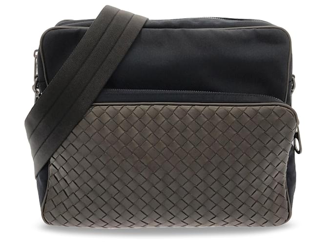 Crossbody Bottega Veneta Intrecciato em couro e lona preto  ref.1392380