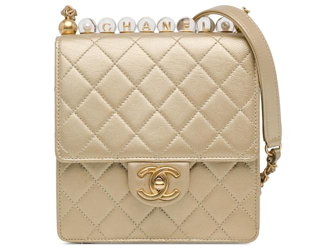 Bolso bandolera pequeño con solapa y perlas elegantes de piel de cordero Chanel dorado Cuero  ref.1392384