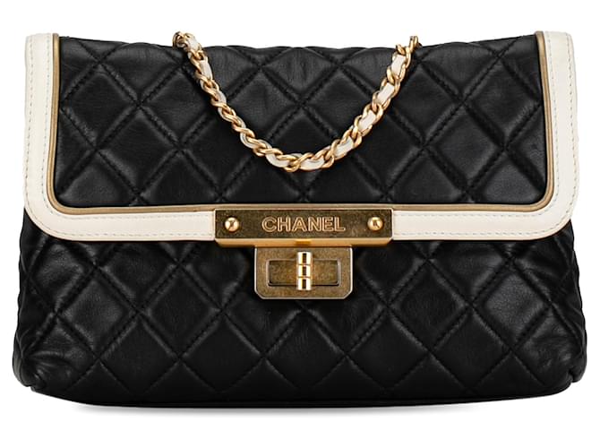 Black Chanel Quilted Lambskin Chain Flap Shoulder Bag Leather  ref.1392436