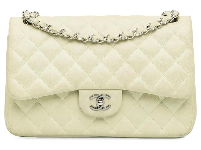 Bolsa de ombro com aba Chanel Jumbo Classic Caviar branca Branco Couro  ref.1392619