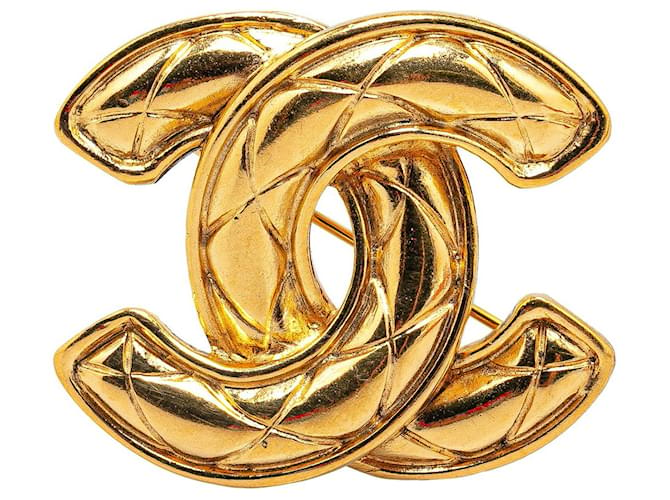 Broche Chanel CC Dourado Metal  ref.1392760