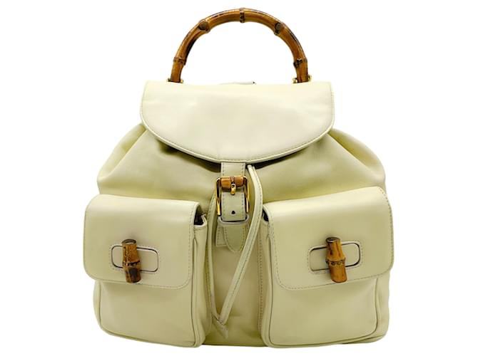 Autre Marque Mochila Gucci Vintage Couro Creme com Alça de Bambu Cru  ref.1393371