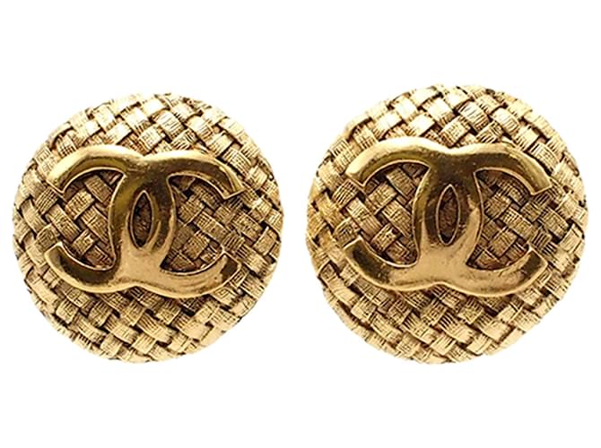Chanel Gold CC Clip On Earrings Golden Metal Gold-plated  ref.1393608
