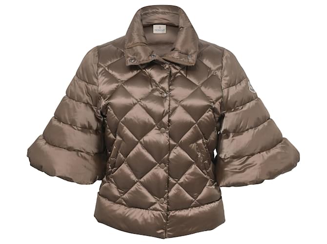 Chaqueta acolchada Moncler x Mako Sakai de nailon marrón Castaño Nylon  ref.1393978