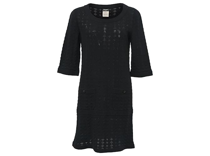 Chanel – Minikleid aus perforiertem Strick mit Taschendetail aus schwarzer Baumwolle  ref.1393979