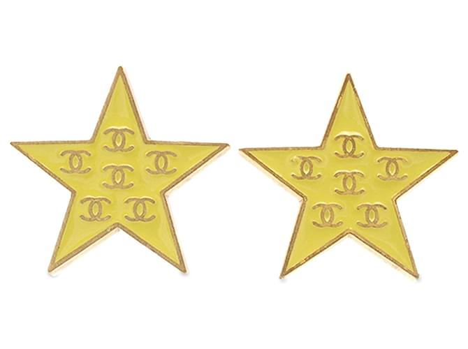 Boucles d'oreilles à clip étoile CC jaune Chanel Métal Plaqué or  ref.1394181