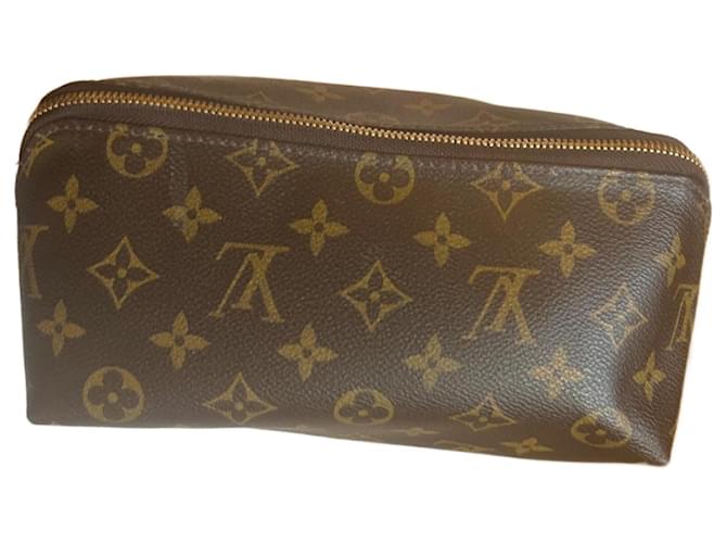 Louis Vuitton Purses, wallets, cases Caramel Leather  ref.1394257
