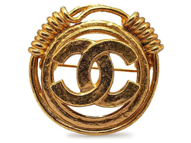 Broche de medalhão Chanel CC Broche de metal em bom estado  ref.1394456