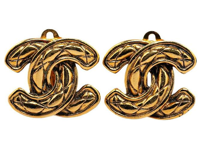 Boucles d'oreilles clip Chanel CC Matelasse Boucles d'oreilles en métal en excellent état  ref.1394458