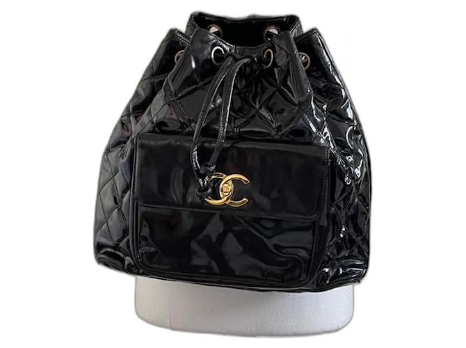 Chanel Sacs à dos Cuir vernis Noir  ref.1394250