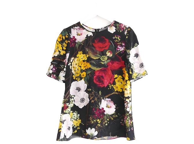 Top estampado floral negro de Dolce & Gabbana. Roja