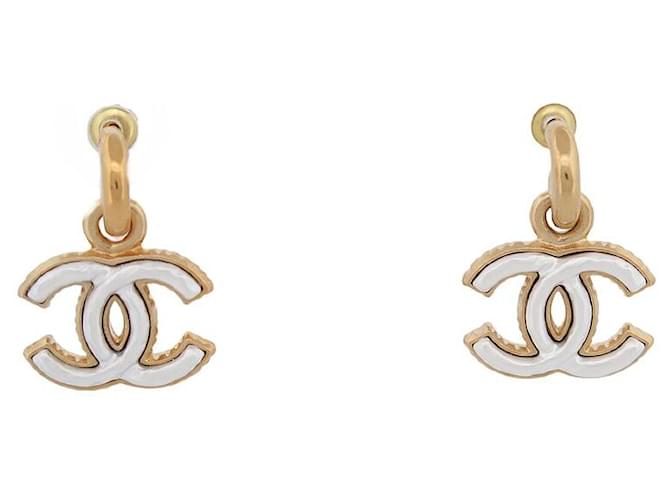 NEW CHANEL CC LOGO PENDANT EARRINGS WHITE ENAMEL METAL EARRINGS Golden  ref.1394639