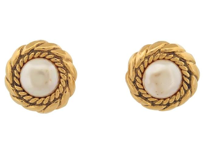 VINTAGE CHANEL ROUND EARRINGS WITH PEARLS CLIPS GOLD METAL EARRINGS Golden  ref.1394690