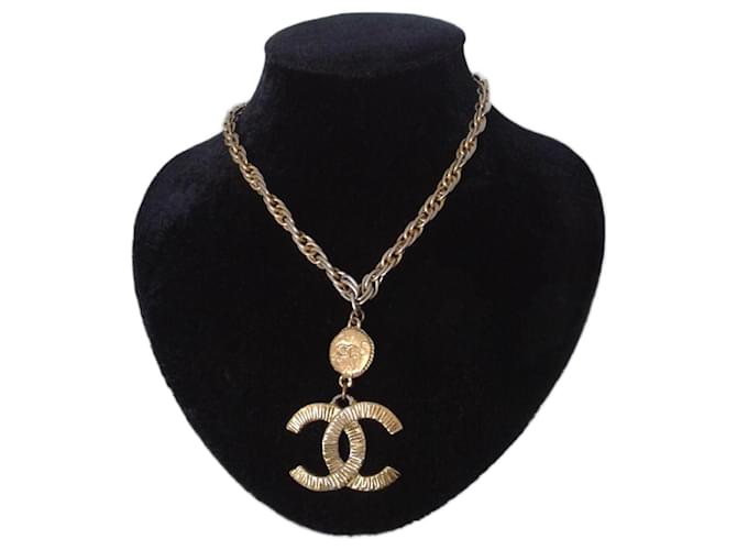 Colar Chanel vintage dos anos 90, deslumbrante e raro. Dourado Banhado a ouro  ref.1394819