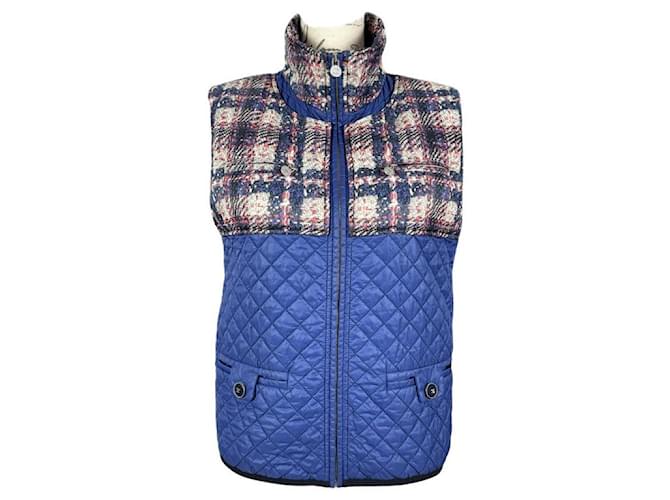 Chanel Gilet matelassé à boutons CC Bleu  ref.1394842