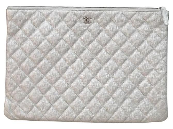 Chanel Chanel Silver Caviar Leather Clutch Bag Silvery  ref.1395460