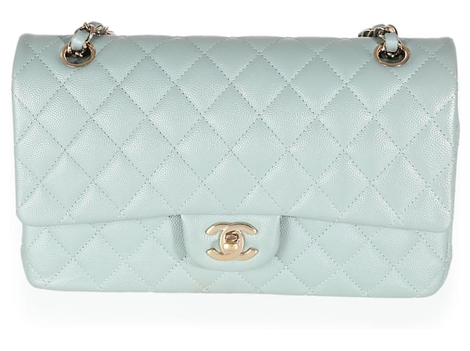 Timeless Chanel Blue Quilted Caviar Medium Klassisch gefütterte Überschlagtasche Blau Leder  ref.1395792