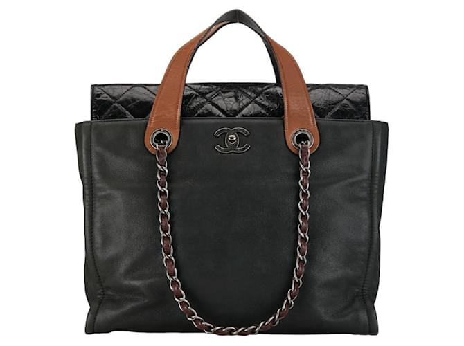 Chanel Black Leather  ref.1395874