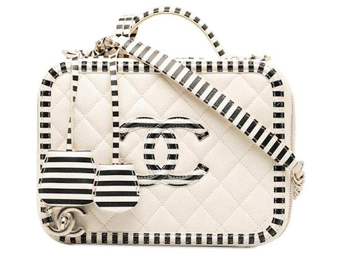 Chanel CC Filigree Vanity Case Bolsa de ombro de couro em excelente estado  ref.1396009