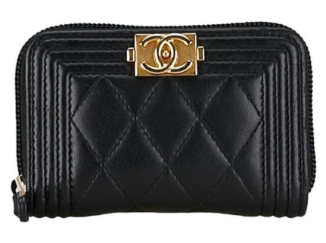 Le Boy Bolsa de moedas de couro acolchoado Chanel para meninos em bom estado  ref.1396057