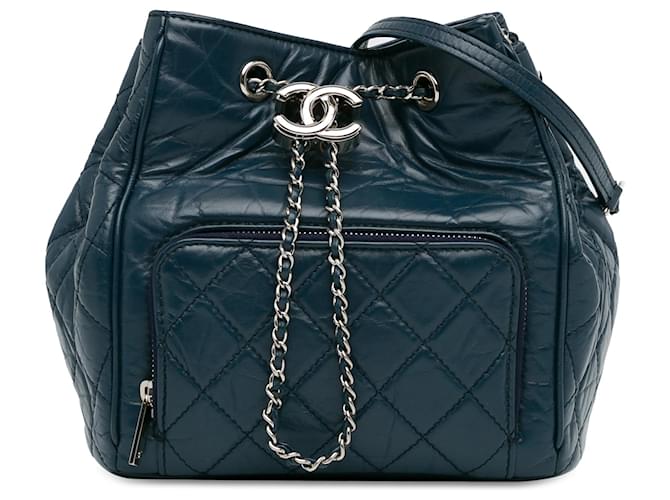 Chanel Blauer Eimer mit Kordelzug aus gealtertem Kalbsleder Kalbähnliches Kalb  ref.1396527