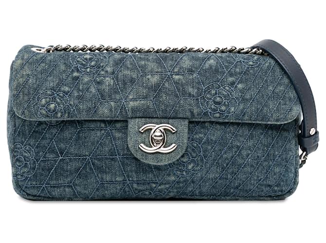 Rabat camélia en denim brodé moyen bleu Chanel Jean Tissu  ref.1396551