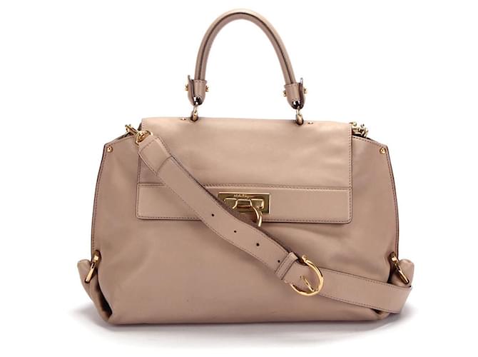 Salvatore Ferragamo Gancini Leather Shoulder Bag Leather Shoulder Bag in Excellent condition  ref.1396651