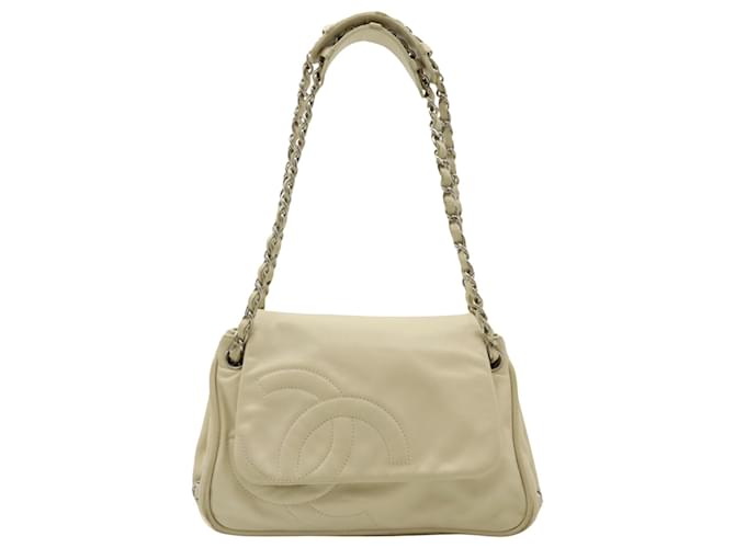 Timeless Chanel Logo CC Cream Leather  ref.1398055