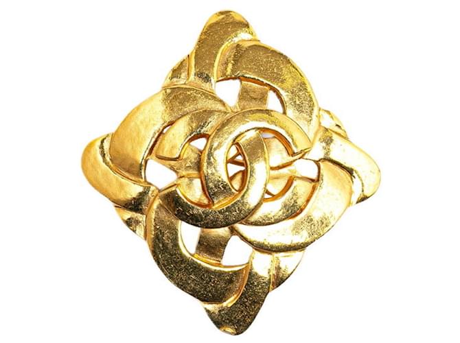 Timeless Chanel Broche Golden Gold-plated  ref.1398435