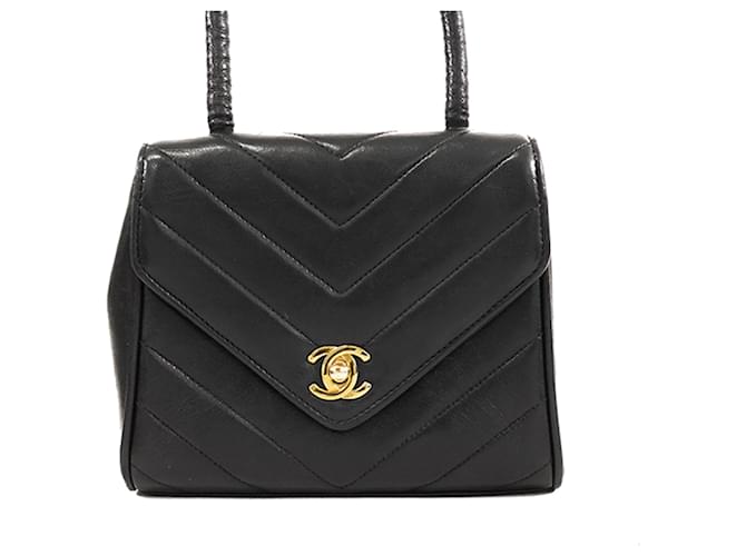 Chanel Black CC Chevron Lambskin Flap Leather  ref.1398594