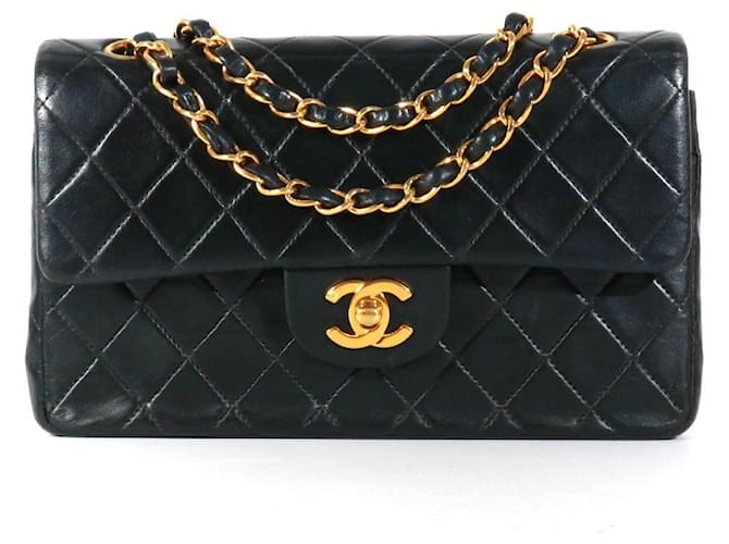 CHANEL  Handbags T.  leather Black  ref.1399725