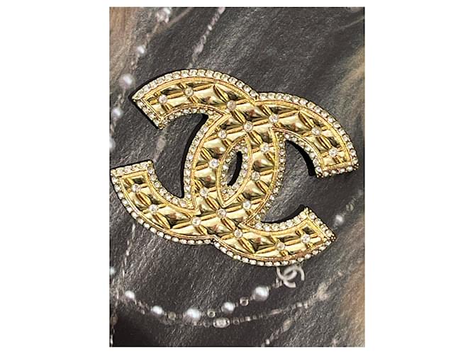 Broche CHANEL Golden  ref.1399855